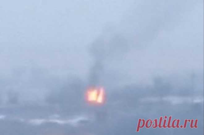 Два человека погибли при атаке ВСУ на трассе Горловка — Донецк. Беспилотник попал в один из автомобилей.