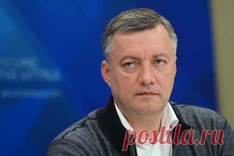 Губернатор Иркутской области сообщил детали крушения самолета L-410. Губернатор Иркутской области Игорь Кобзев сообщил детали крушения пассажирского самолета L-410, упавшего за четыре километра до населенного пункта Казачинское. «Конструкция самолета деформирована, пассажиры зажаты. Предварительно все живы, разговаривают», — уточнил Кобзев.