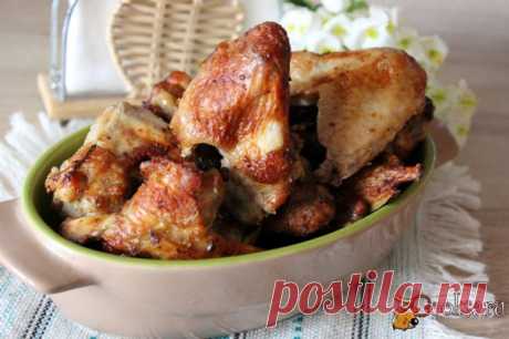Куриные крылышки, запеченные в мультипечи Вкусные, сочные, ароматные куриные крылышки приготовленные в мультипечи. Прекрасный вариант для закуски к пиву. Их можно приготовить к ужину или обеду, а можно подать и на праздничный стол в качестве горячей закуски.