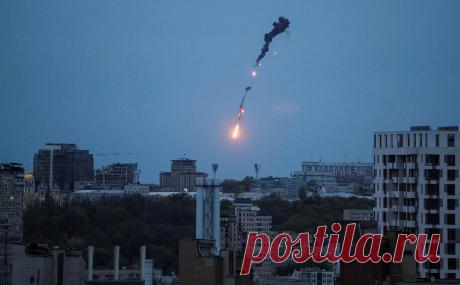 ВВС Украины признали, что сбили свой же дрон над Киевом. Дрон, который сегодня сбила ракета в центре Киева, был украинским Bayraktar TB2. ВВС Украины признали, что машина потеряла управление