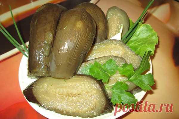 Баклажаны маринованные с чесноком рецепт с фото как замариновать вкусно Среди большого множества рецептов приготовления овощей на зиму, рецепт баклажанов маринованных с чесноком является, на мой взгляд, одним из самых популярных и лучших в своём роде. Такие баклажаны, маринованные с чесноком можно приготовить двумя способами, либо отварить в рассоле, как в данном случае или обжарить в широкой сковороде на масле, отчего их вкус только улучшится. Давайте посмотрим, как приго...
