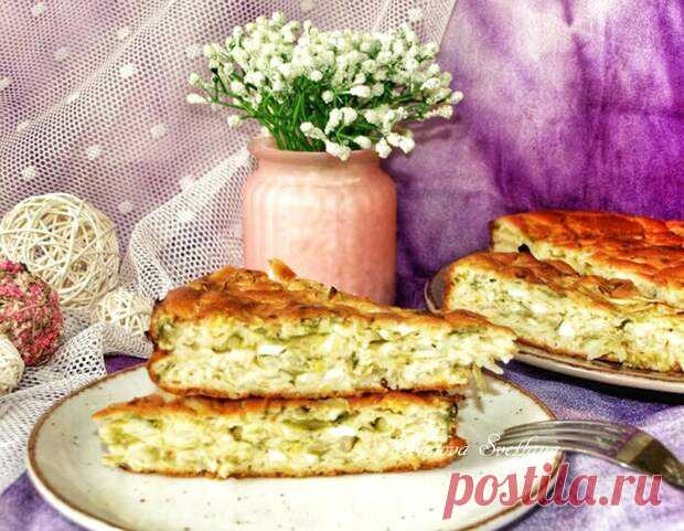 Заливной пирог с молодой капустой - Будет вкусно - 20 мая - 43081901517 - Медиаплатформа МирТесен Нежный сочный пирог c молодой капустой. Молодую капусту не надо предварительно обжаривать. Специями и приправами лучше не увлекаться. ИНГРЕДИЕНТОВ НА 5 ПОРЦИЙ Тесто мука 150 г яйца куриные 3 шт. сметана 15% 200 г растительное масло 50 г соль 1 ч. л. сахар ½ ч. л. разрыхлитель 2 ч. л. Начинка - 20 мая - 43081901517 - Медиаплатформа МирТесен