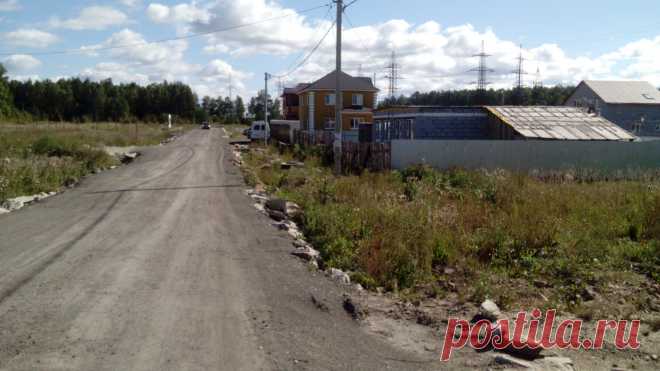 Участок 10 соток с видом на лес, недалеко от озера Исеть. В стоимость включено электричество 15 кВт 380 В и дорога с мощным основанием на геотекстиле и покрытием ЩПС. Живут и строятся соседи. Вам остается только построить дом.