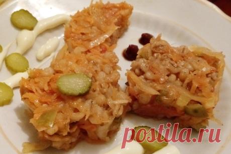 Капуста тушёная с перловкой и маринованными огурцами В данном рецепте тушёной капусты мы не будем использовать мясо, а добавим сюда маринованные огурцы и перловку. Это очень сочное, простое и вкусное блюдо свободно можно подавать, как...
