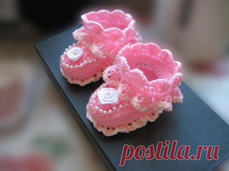 Вязаные пинетки с оборками https://vvvision.com.ua/detskie-botinki-s-oborochkami/