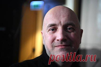 Прилепин возвращался из новых регионов России во время взрыва машины. Российский писатель Захар (Евгений) Прилепин возвращался в Москву с территории Луганской и Донецкой народных республик (ЛДНР). По данным издания, Прилепин в субботу, 6 мая, проехал пропускной пункт на приграничной территории. Согласно предварительным данным, подозреваемые сопровождали автомобиль писателя.