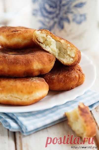 Пирожки из творожного теста с картофельно-чесночной начинкой..