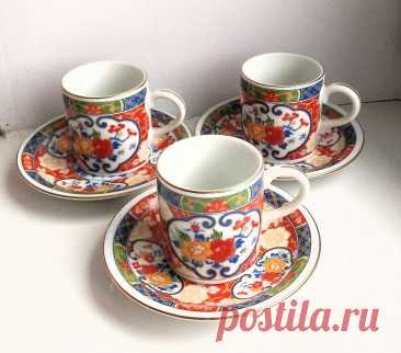Винтаж: Три красочные кофейные пары, ручная роспись, Япония купить в интернет-магазине Ярмарка Мастеров по цене 1050 ₽ – X6VVIRU, Кружки винтажные, Рошаль - доставка по России Винтаж: Три красочные кофейные пары, ручная роспись, Япония в наличии в интернет-магазине на Ярмарке Мастеров - 55748574. Кружки винтажные от Antiq-vintag. Размер: Чашка: 6*5 см, емкость: 90 мл
Блюдце: 12,5 см
Вес: 218 г. Материал: фарфор, ручная роспись. Гарантированная доставка по всей ...