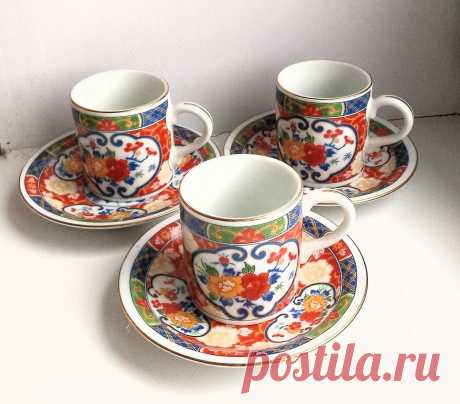 Винтаж: Три красочные кофейные пары, ручная роспись, Япония купить в интернет-магазине Ярмарка Мастеров по цене 1050 ₽ – X6VVIRU, Кружки винтажные, Рошаль - доставка по России Винтаж: Три красочные кофейные пары, ручная роспись, Япония в наличии в интернет-магазине на Ярмарке Мастеров - 55748574. Кружки винтажные от Antiq-vintag. Размер: Чашка: 6*5 см, емкость: 90 мл
Блюдце: 12,5 см
Вес: 218 г. Материал: фарфор, ручная роспись. Гарантированная доставка по всей ...