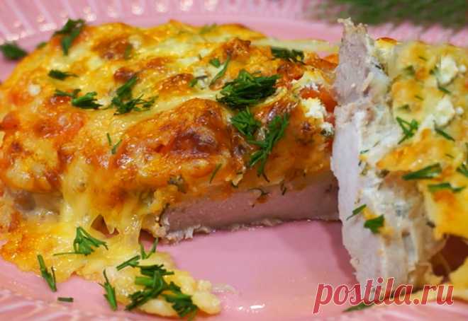 Сочное мясо под вкусной шубой Недавно нашла этот чудесный рецепт вкусного и сочного мяса. Блюдо очень простое...