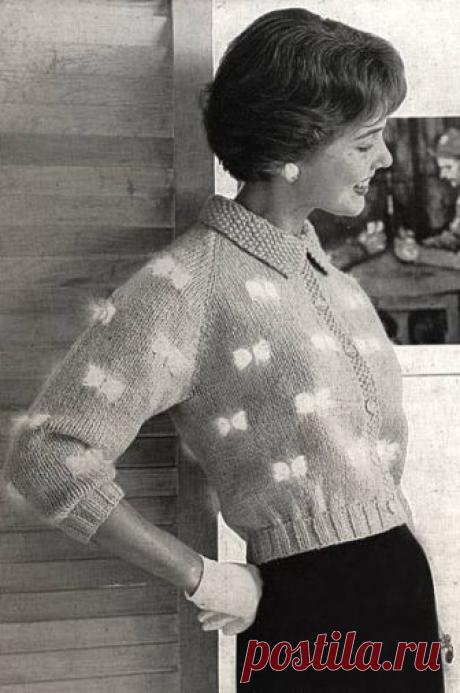 50's sweater with high-waisted skirt and gloves. Fashion Timeline: Sweaters | The Wiseling Journal