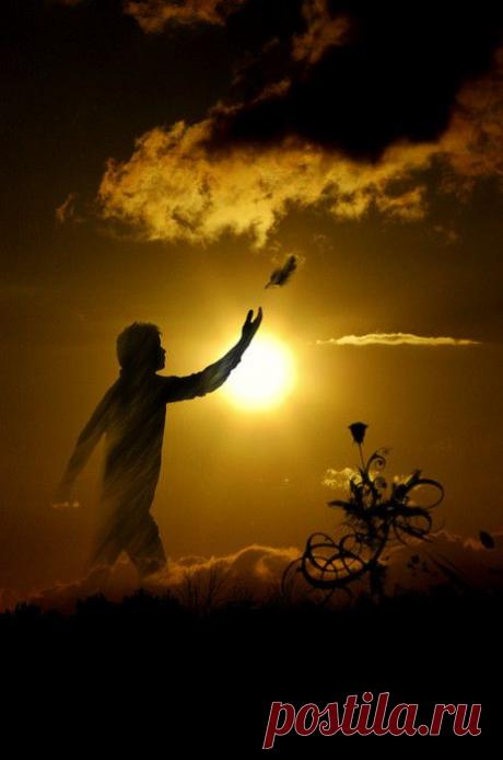 Не пробуй этот мед: в нем ложка дегтя.
Чего не заработал - не проси.
Не плюй в колодец. Не кичись. До локтя
всего вершок - попробуй укуси.

Час утренний - делам, любви - вечерний,
раздумьям - осень, бодрости - зима...
Весь мир устроен из ограничений,
чтобы от счастья не сойти с ума. 
Булат Окуджава