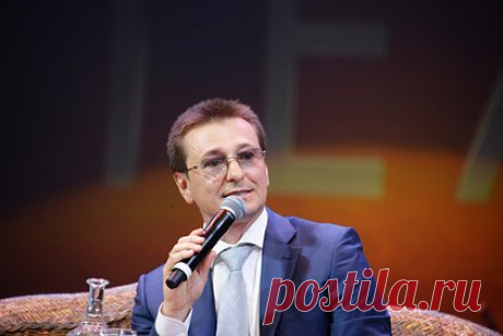 Сергей Безруков поблагодарил Канаду за санкции. Российский актер театра и кино Сергей Безруков поблагодарил Канаду за введение санкций в день своего 49-летия. Артист в юмористической форме отметил, что государство первым поздравило его с праздником, добавив в санкционный список накануне. Безрукова обвинили в «распространении дезинформации».