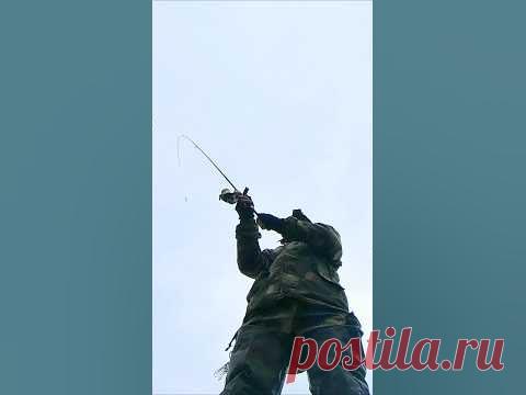 На перекате решил половить рыбу с разрушенного моста на воблеры. И хотя было еще холодно белый хищник уже вышел с ям к струям.Была мощная поклевка и рыба ушл...