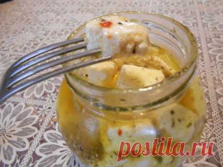 Брынза маринованная.