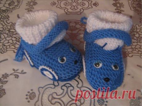 Booties with knitting needles