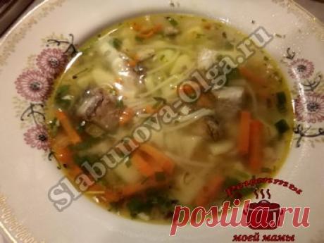 Суп из рыбных консервов с вермишелью Дорогие читатели! Предлагаю вам рецепт очень быстрого в приготовлении и очень вкусного супчика на каждый день. Суп из рыбных консервов с вермишелью, что может быть проще и вкуснее. Готовим вместе и вы присоединяйтесь. ИНГРЕДИЕНТЫ: на кастрюлю 4 литра 1 банка рыбных консервов 100 г вермишелей 3-4 картофелины 1 морковь 1 головка лука зелень (укроп, петрушка…) …