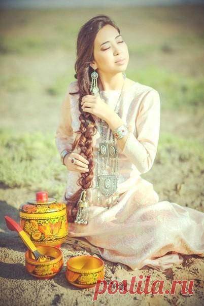 Значение казахских имен для девочек

Агила – умная, мудрая
Аделя - справедливая, благородный человек
Адиет – дар, подарок, дарить
Адеми - изящная, красивая
Адилет - справедливый, честный
Адина (перс.) – пятница. Такое имя дают девочкам, рожденным в пятницу
Адия - дар, подарок, награда
Ажар - красивая, милая, симпатичная
Азапа - мука, страдание
Азель - вечный, вечность
Азиза - почетная, дорогая, великая, милая, драгоценная
Азима - женственная, великая
Аида - вознаграждение,...