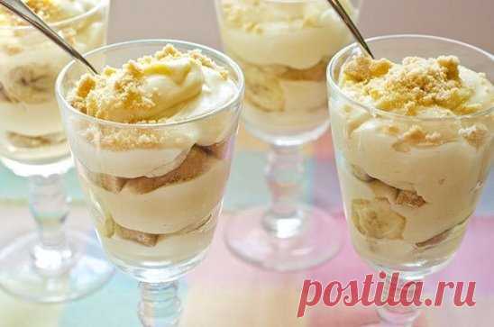 Творожно-банановый крем
Нежный сладкий крем чудесно подходит для легкого завтрака.
Ингредиенты:
Мягкий творог – 200 г
Йогурт без добавок – 100 г
Мед – 1 ст.л.
Банан – 1 шт.
Приготовление:
1. Банан очистить, поломать на куски и отправить в блендер вместе с йогуртом и творогом. 
2. Взбить на средней скорости. Добавить ложку меда, продолжая взбивать еще несколько минут. 
3. Должен получится воздушный, густой крем. Готовый десерт разложить в креманки и украсить кусочками бананов.
Приятного апп