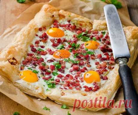 Балуем родных вкуснятиной — быстрый пирог на завтрак 


Праздник вкуса!









Этот пирог готовится очень быстро, а вкус порадует всех.
Способ приготовления
Раскатываем тесто в одном направлении, разрезаем на два квадрата, выкладываем на противень, за…