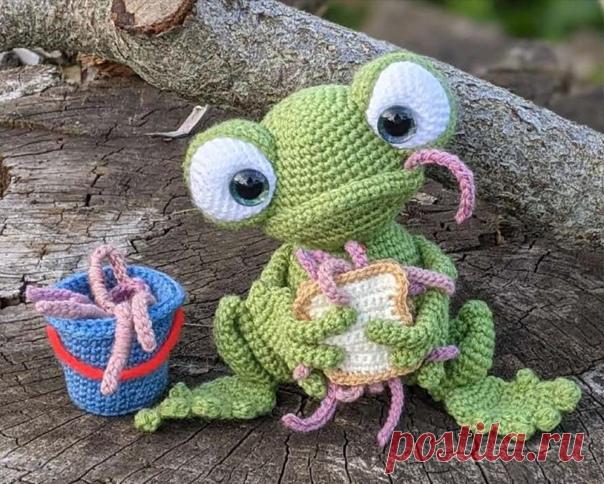 Лягушонок Зит.

#лягушка_крючком@knit_hook, #крючком_игрушка@knit_hook

схема*

Источник: https://www.cottontailandwhiskers.com/amigurumi-worm-sandwich-crochet-frog/