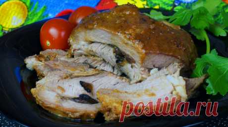 МЯСО ИНДЕЙКИ ЗАПЕЧЁННОЕ С ЧЕРНОСЛИВОМ 



Потрясающе вкусное, сочное и ароматное горячее блюдо! Это бедро индейки в горчице, запеченное в духовке с черносливом и курагой. Таким же образом можно приготовить, например, свинину. Очень просто…