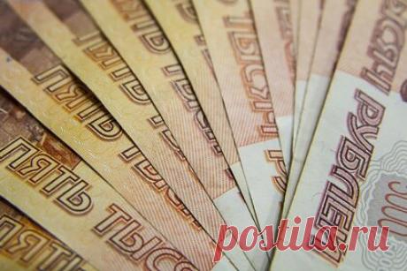 Названы влияющие на рубль факторы. Аналитик ФГ «Финам» Андрей Маслов рассказал о влияющих на курс рубля фактора. Об этом он сообщил в беседе с агентством «Прайм». Маслов заявил, что на рубль и экономику России воздействуют не только санкции против нее, но и контрмеры с ее стороны. Он допустил спад рубля из-за укрепления доллара и пандемии коронавируса.