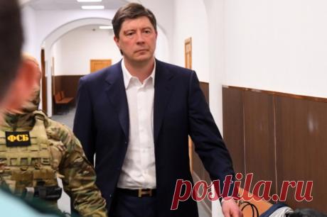 Экс-глава банка «Югра» Хотин получил девять лет колонии за растрату. Суд признал Алексея Хотина виновным в растрате 23,6 млрд рублей.