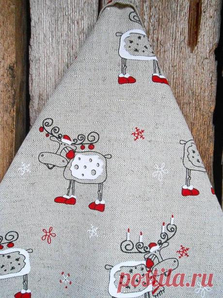 Scandinavian Christmas Towel Christmas Reindeer von ViViCreative
