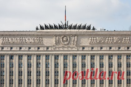 Компания Пригожина потеряла контракты на питание с Минобороны. Обеспечением питания в структурах Минобороны России будет вновь заниматься компания RBE Group, вместо ГК «Конкорд», которой ранее владел бизнесмен, основатель ЧВК «Вагнер» Евгений Пригожин. Детали контрактов и их общая сумма остаются неизвестными, подчеркнул «Коммерсантъ». RBE уже приступила к найму новых сотрудников.