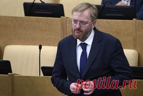 В Госдуме призвали публично наказывать за доносы на семьи. «Традиционалистские семьи», которые воспитывают детей скромнее, чем их соседи, часто сталкиваются с доносами. Об этом заявил депутат Государственной Думы Виталий Милонов, который поддержал введение наказания за ложные доносы на семью. Он не пояснил, каким именно должно быть наказание.