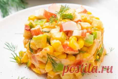 Крабовый салат с яблоками и ананасами – простой и вкусный рецепт, как приготовить пошагово Главная изюминка этого крабового салата в том, что он не овощной, а фруктовый. Я добавляю яблоки и ананасы, но еще тут будет уместна груша, папайя, апельсины и зеленый виноград кишмиш. Пробуйте и экспериментируйте!