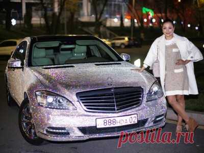 Хозяйка обклеенного миллионами стразов Мерседес выставила авто на продажу