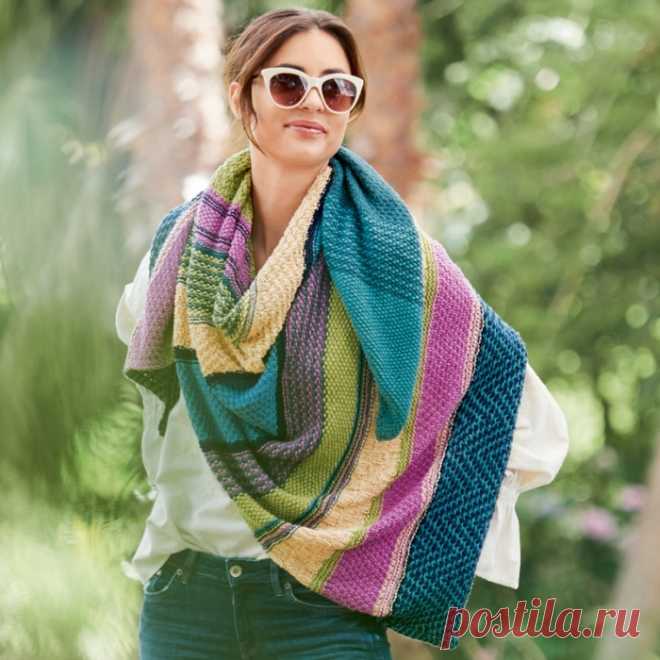 Яркий и стильный вязаный платок