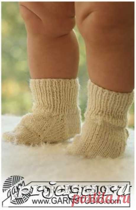 Вяжем носочки спицами для малышей