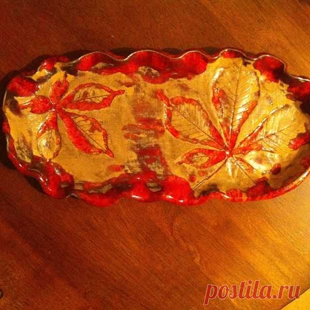 Автор керамики Мария Агапова @gingerfoxceramics 
#керамика#красный#каштан#настол#природавкерамике#отпечаткирастений#керамикадлядома#украшениестола#авторскаякерамика#ручнаяработа#глазури#керамикаспб#керамическаяпосуда#керамикаистекло#керамикапитер#ceramics#inspiration#plate#spbceramics#instapottery#instaceramic#gingerfoxceramics