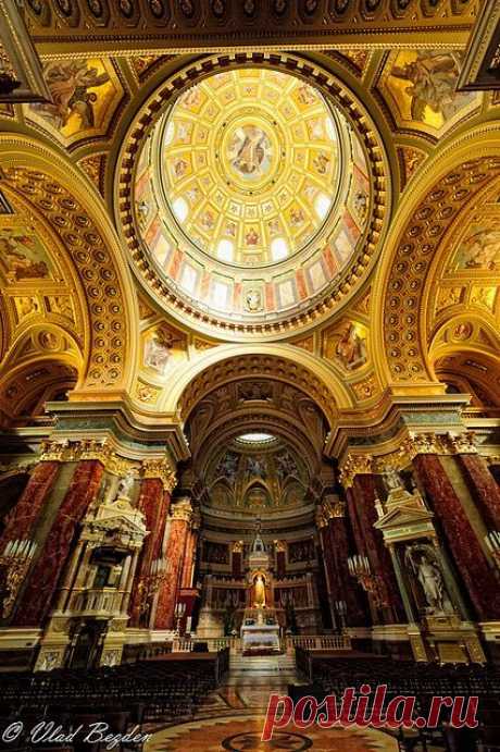 St. Stephen's Basilica, Budapest, Hungary.  
flickr от Vlad Bezden  |  Найдено на сайте flickr.com.