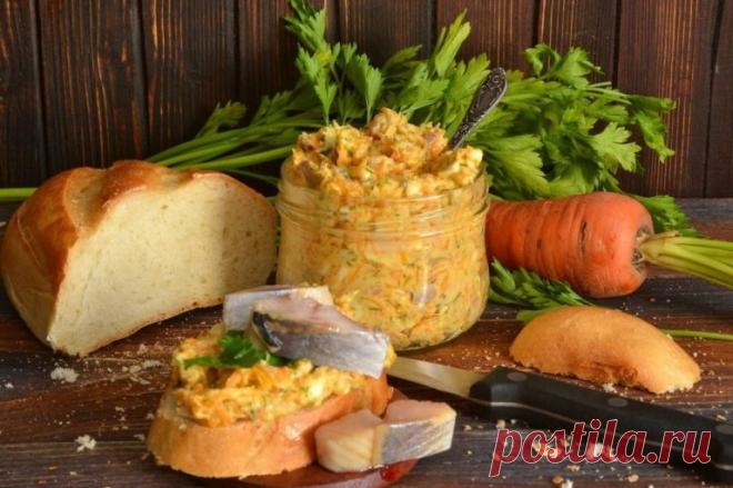 Холодная закуска из плавленого сыра и селедки