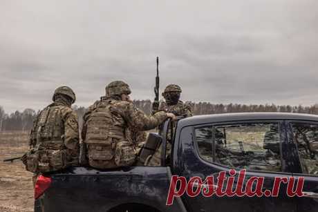 Названы построившие карьеру в России и вступившие в ВСУ актеры. Названы украинские актеры, которые построили карьеру в России и вступили в ряды Вооруженных сил Украины (ВСУ). Среди них — Анатолий Пашинин, который стал известен благодаря съемкам в российском фильме «Адмирал» 2008 года, Александр Печерица, сыгравший в сериале «1941», Александр Тритенко и другие.
