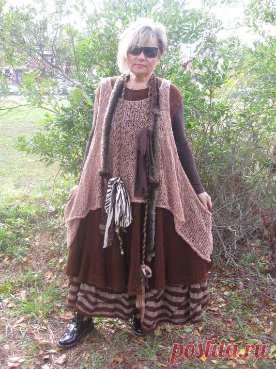 Lagenlook 2 pieces tunic and dress This listing features gorgeous dress in chocolate color and beige asymmetrical tunic. You will get 2 pieces beautiful necklace/ scarf as a bonus. Measurements: Dress length in front is 41 inches, back length is 45 inches, armhole is 20-22 inches, bust is from 40 and up to 50 inches. Beige tunic: bust is free size, length is 20 inches short and 40 inches - long , the tunic is asymmetrical. Check matching skirt in my other listing