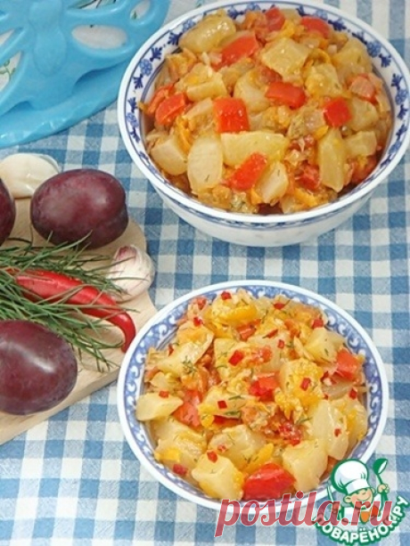 Кабачки, тушёные с овощами и сливой