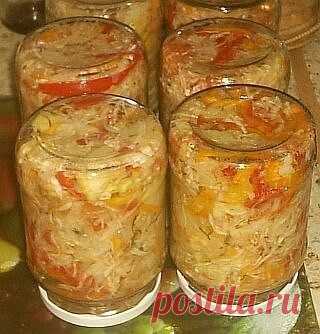 САЛАТ  ГЕНИАЛЬНЫЙ !!! **Капуста, огурцы, помидоры, болг/перец, морковь - каждого по 1кг. Шинкуем, морковкь на терку -смешаем, и ввести: раст/масло 200г, 9%уксус 200мл, соль 8ч/л, сахар 16ч/л. *Ставим на огонь, доведя до кипения, и кипятим ровно 2мин! *Салат сразу по банкам, закатать, укутать. *Я в шоке - помидорки свежак, а капусточка хрустит!..