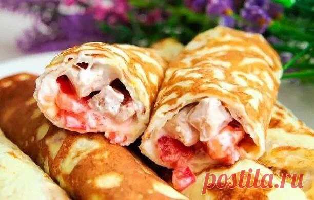 Яичные блинчики с курицей и томатами 
 
КБЖУ на 100 г: 103/14/4/2. 
 
Ингредиенты: 
•Яйца-4 шт. 
•Молоко-5 ст. л. 
•Куриное филе-400 грамм 
•Помидор-1 шт. 
•Йогурт натуральный-3 ст. л. 
•Укроп-4 веточки. 
•Чеснок -2 дольки. 
•Соль, перец. 
 
Приготовление: 
Филе режем кубиком, обжариваем на капельке масла до готовности, солим, перчим. Яйца смешиваем с молоком, добавляем соль. Обжариваем яичные блинчики с двух сторон. Готовим соус из натурального йогурта, чеснока и укропа. ...