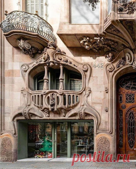 Casa Comalat - дом в стиле модерн в Барселоне, Испания.