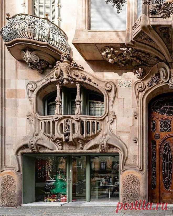 Casa Comalat - дом в стиле модерн в Барселоне, Испания.