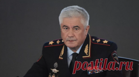 Глава МВД наградил полицейских Иркутской области, спасших тонущего в реке мужчину. Министр внутренних дел России Владимир Колокольцев наградил ведомственными медалями «За смелость во имя спасения» майора полиции Иркутской области Руслана Рога и лейтенанта Владислава Миронова за спасение тонущего мужчины из реки Нижняя Тунгуска. Читать далее