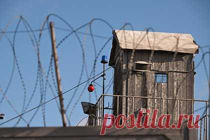 Отбывающий срок за взятки российский полицейский попался на другом преступлении