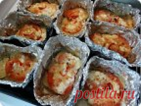 Котлеты "По-капитански" Здравствуйте! Я снова со вкусняшкой! :) Придумались такие котлеты давно, мама назвала их котлеты по-капитански по аналогии со всем известным мясом по-капитански, а муж ласково называет завертон :)) Получается ооочень вкусно, нежно и сочно! Малышу я всегда делаю лайт-вариант с меньшим количеством сыра, со сметаной вместо майонеза и поменьше аллергенных или кислых овощей, типа помидора, ...