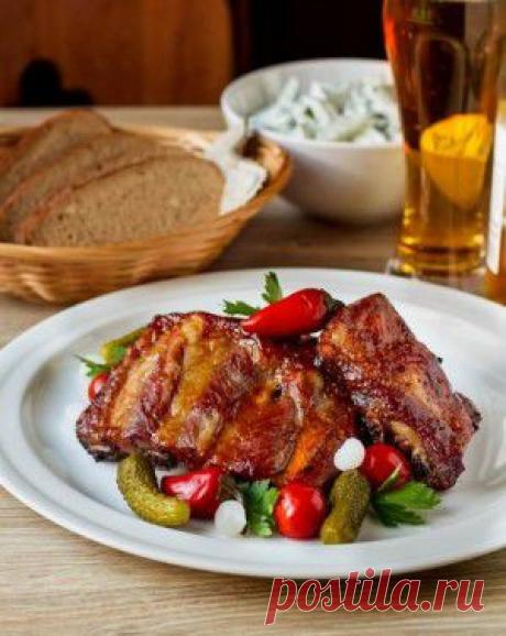 Запеченные свиные ребрышки в соусе с виски