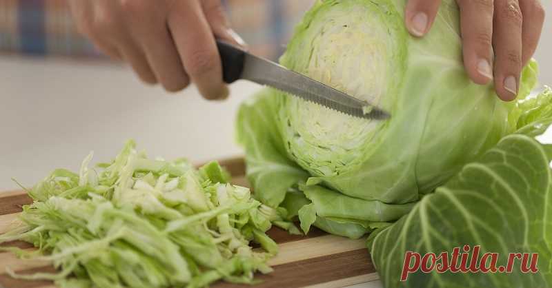 Используя так капусту, вы мигом избавитесь от суставных, головных болей, от ужаса со щитовидкой. Боль уйдет, как вода в песок. Капусту называют аптечкой бедняка или врачом для бедняков, поскольку это безопасное, экологически чистое и доступное средство можно использовать для лечения всевозможных заболеваний. Содержащиеся в капусте антиоксиданты хорошо влияют на кожу, помогают очищать кровь и бороться с артритом. Очень ценно и то, что капусту мы можем есть круглый год, подд...